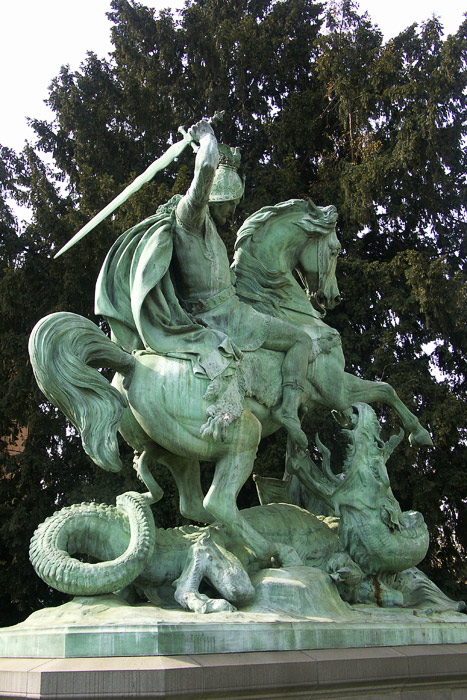 Kip Sv. Juraj i zmaj (danas na trgu Republike Hrvatske)